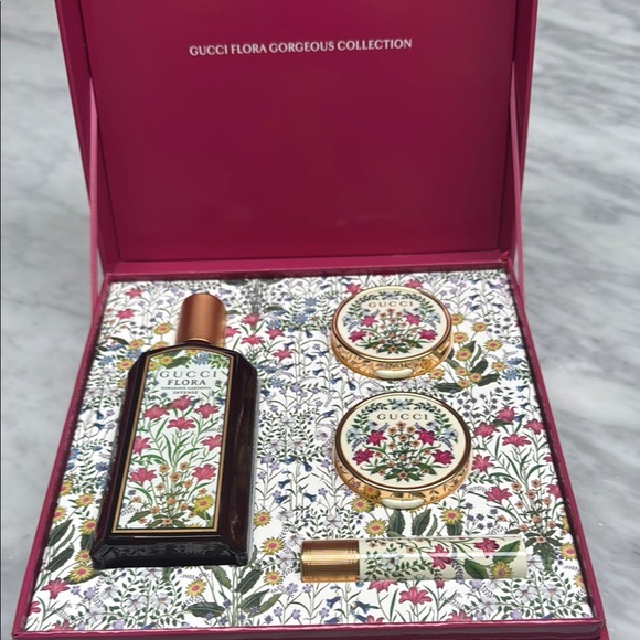NIB GUCCI FLORA & makeup gift set. Never used. Not available for sale in stores. - Picture 2 of 4